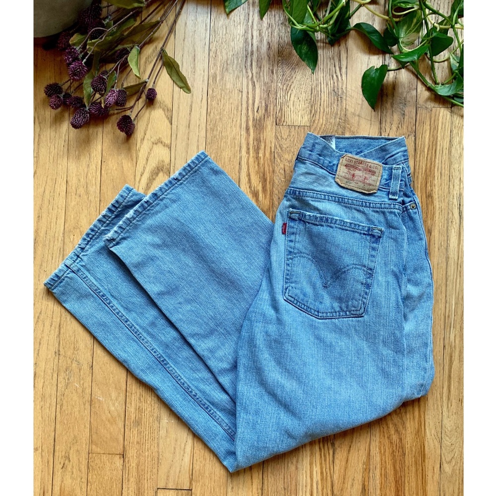 Women’s Levi’s Light Washed Loose Straight Jeans